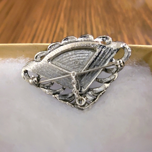 Vintage Avon Signed Marcasite & Enamel Brooch - Picture 3 of 4